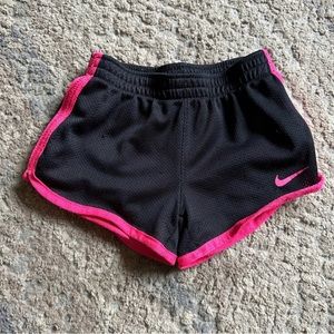 Girls Nike shorts 2t